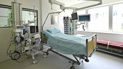 Ein Intensivbett im Wiener AKH (Bild: APA/Hans Punz)