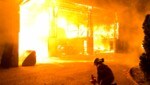 Die Lagerhalle des Schweine-Mastbetriebs brannte lichterloh. (Bild: Mathis Fotografie)