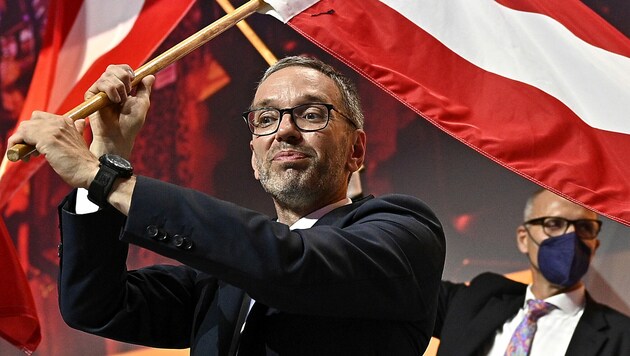 Herbert Kickl nach seiner Wahl zum Parteichef beim außerordentlichen Bundesparteitag der FPÖ im Juni 2021 (Bild: APA/Hans Punz)