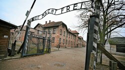 „Arbeit macht frei“: der Eingang zum Stammlager Auschwitz (Bild: Parlamentsdirektion/Johannes Zinner)