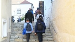 Die Wallfahrer auf den letzten Metern vor der Berkirche in Eisenstadt (Bild: Huber Patrick)