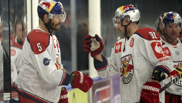 Tom Raffl (l.) und Mario Huber wollen gegen Bozen jubeln. (Bild: Tröster Andreas)