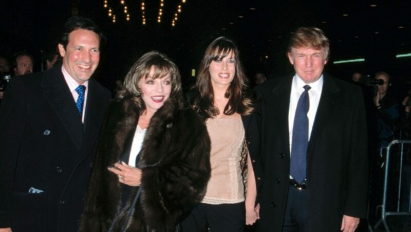 Percy Gibsons, Joan Collins, Melania und Donald Trump im Jahr 2002 (Bild: Walter McBride / Camera Press / picturedesk.com)