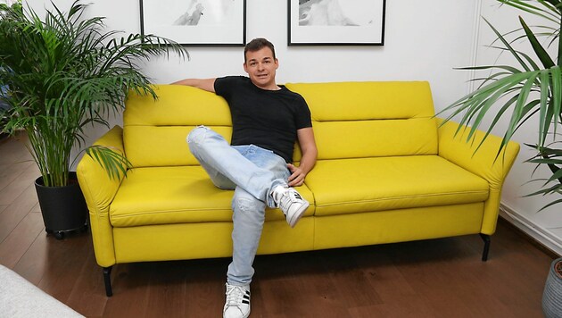 Der Ex-Ada-Vorstand und Casarista-Gründer Georg Walchshofer setzt auf Sofa-Unikate, die Kunden online mittels 3D-Konfigurator nach eigenen Wünschen gestalten können. (Bild: Christian Jauschowetz)