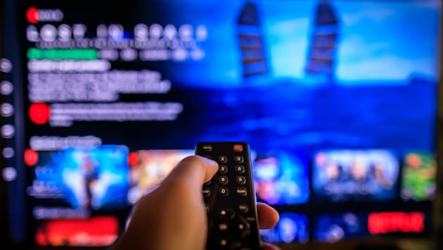 Television does not make you stupid per se - nor does it make you clever. It's like so many things: If you are able to classify and interpret them correctly, you will also benefit from them. (Bild: stock.adobe.com)