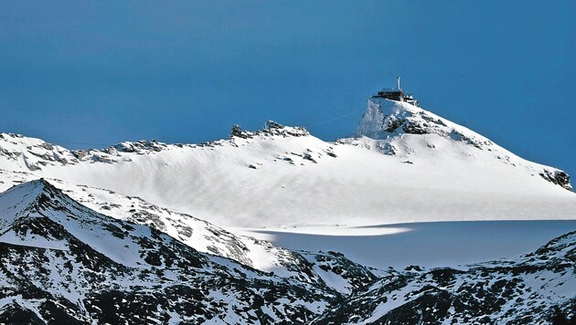 Aufnahme vom Hohen Sonnblick mit Gletscher und dem Zittelhaus samt Sonnblick Observatorium in den Tauern. (Bild: Wallner Hannes)