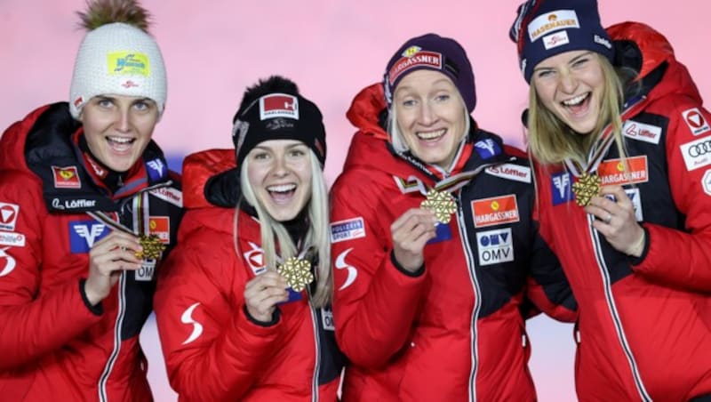 Sophie Sorschag, Chiara Kreuzer, Daniela Iraschko-Stolz und Sara Marita Kramer (Bild: GEPA)