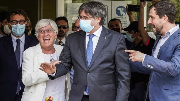 Carles Puigdemont beim Verlassen des Gerichtsgebäudes (Bild: AFP)