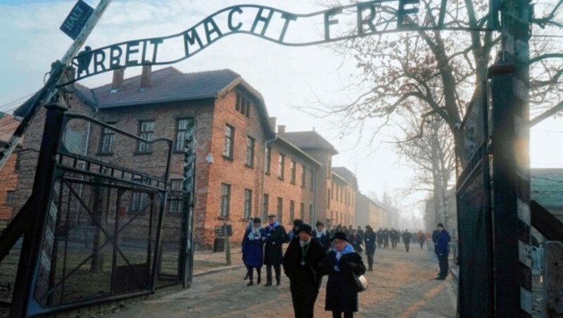 Der Eingang zum sogenannten Stammlager in Auschwitz (Bild: AFP)