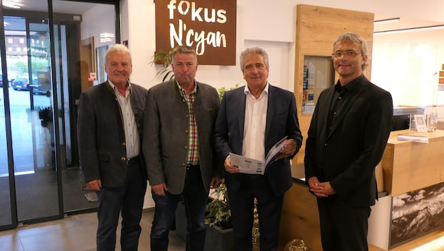 Im Fokus N’Cyan stellten Egon Kleinlercher, Hubert Jesacher, Walter Troger und Hannes Raffaseder (v. li.) ihre Pläne vor. (Bild: Martin Oberbichler)