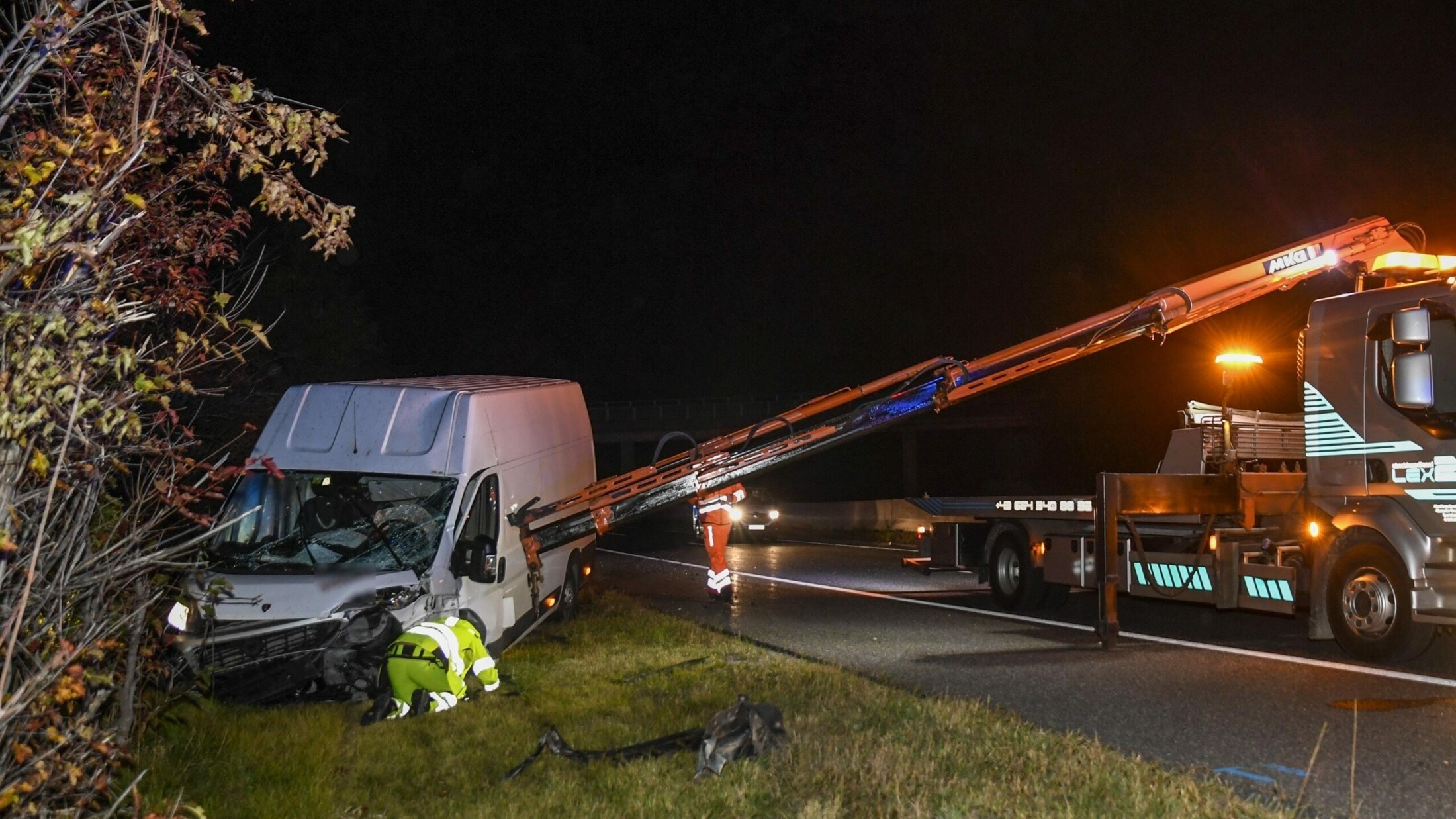 Lenker (19) Verletzt - Sekundenschlaf Auf Autobahn: Klein-Lkw Auf ...