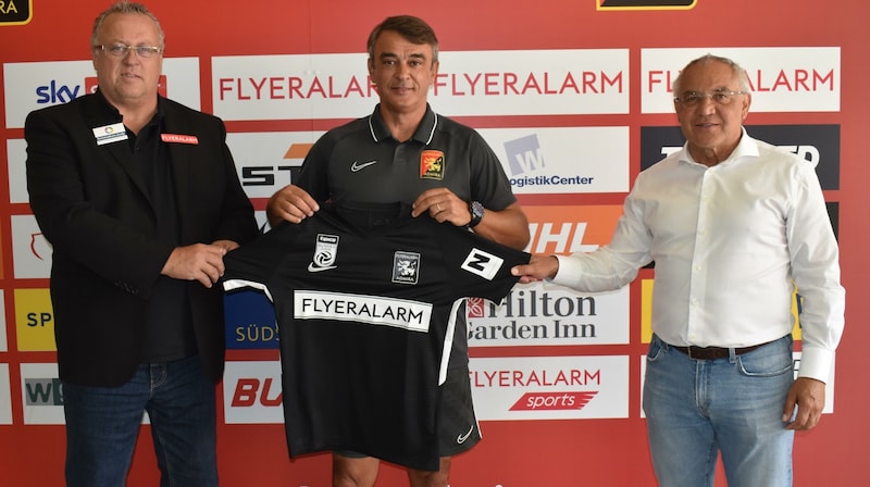 Felix Magath (re.) gemeinsam mit Franz Wohlfahrt (li.) im September 2020 bei der Präsentation von Trainer Damir Buric. (Bild: Flyeralarm Admira)