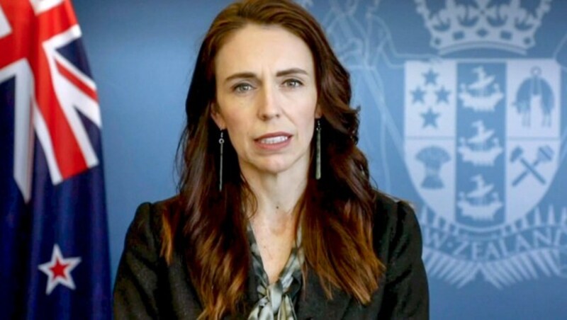 Die neuseeländische Premierministerin Jacinda Ardern wird künftig nicht mehr auf die Zero-Covid-Strategie setzen. (Bild: AP)