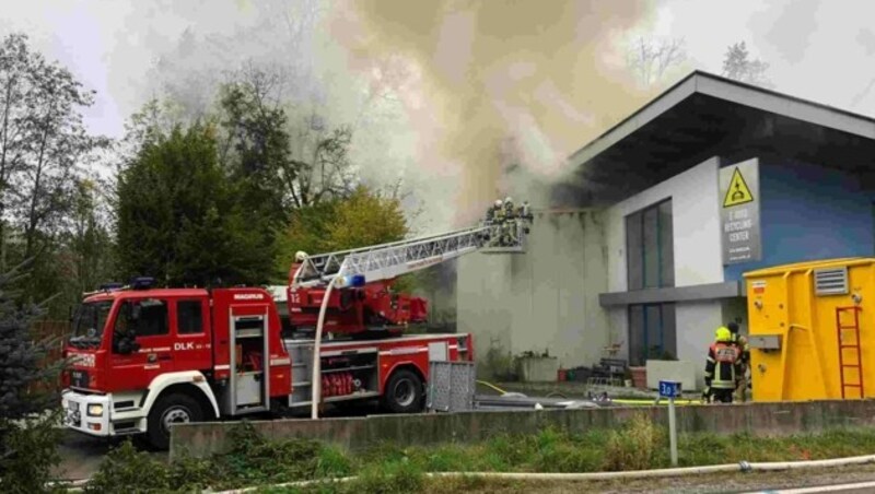 Die Halle wurde schwerst beschädigt (Bild: zoom.tirol)