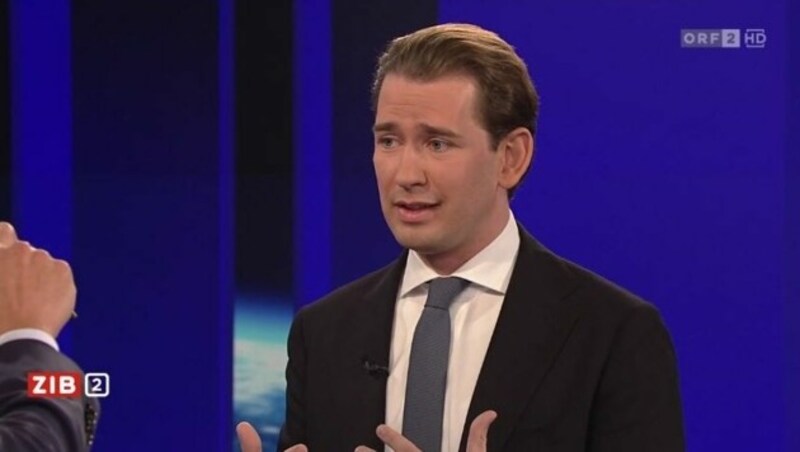 Das Interview im „ZiB 2“-Studio verlief durchwegs hitzig: Mehrmals unterbrachen sich Kurz und der Moderator. „Lassen Sie mich bitte meine Frage stellen?“, forderte Thür einmal den Kanzler auf. (Bild: Screenshot tvthek.orf.at/ZiB 2)