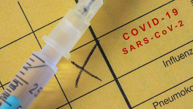 Eigentlich soll der Impfpass eine tatsächlich erfolgte Impfung nachweisen - immer öfter wird er jedoch gefälscht. (Bild: Benedikt/stock.adobe.com)