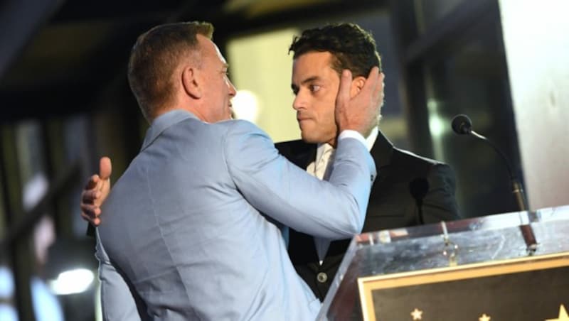Bond-Bösewicht Rami Malek kam, um 007 Daniel Craig zu gratulieren. (Bild: AFP )