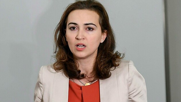 Justizministerin Alma Zadic (Grüne) verteidigt das Vorgehen der Wirtschafts- und Korruptionsstaatsanwaltschaft. (Bild: APA/HELMUT FOHRINGER)