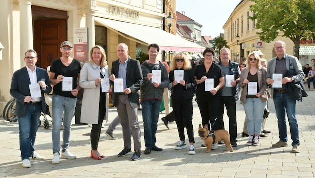 Die Badener Wirtschaft hat sich formiert und protestiert nun mit einer Unterschriftenliste offen gegen das Parkraumkonzept. (Bild: Foto Schneider)