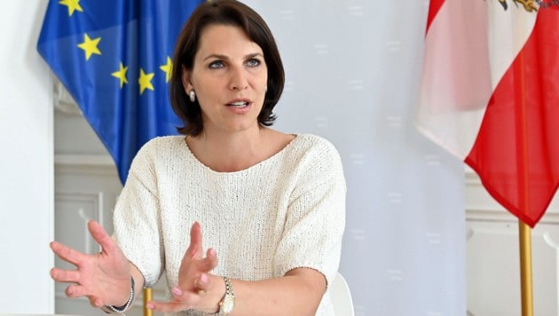 Verfassungsministerin Karoline Edtstadler (ÖVP) (Bild: APA/Helmut Fohringer)