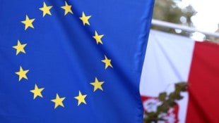 Polen hat zum Jahreswechsel den alle sechs Monate rotierenden EU-Ratsvorsitz übernommen. (Bild: APA/Afp/Kenzo Tribouillard)