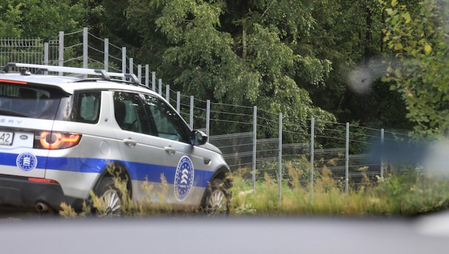 Die europäische Grenzschutzagentur Frontex überwacht die Grenze zwischen Litauen und Weißrussland. (Bild: APA/AFP/PETRAS MALUKAS)