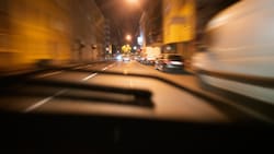 Der Probeführerscheinbesitzer fuhhr 128 km/h statt der erlaubten 50. (Bild: ©lexpixelart - stock.adobe.com)