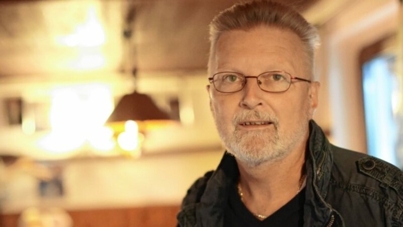 Christian Kanive (56): „Man muss in Wien zu zweit sein, um sich das Wohnen leisten zu können. Unsere 66 Quadratmeter kommen mit allem Drum und Dran auf 900 Euro. Fortgegangen wird selten.“ (Bild: Tomschi Peter)