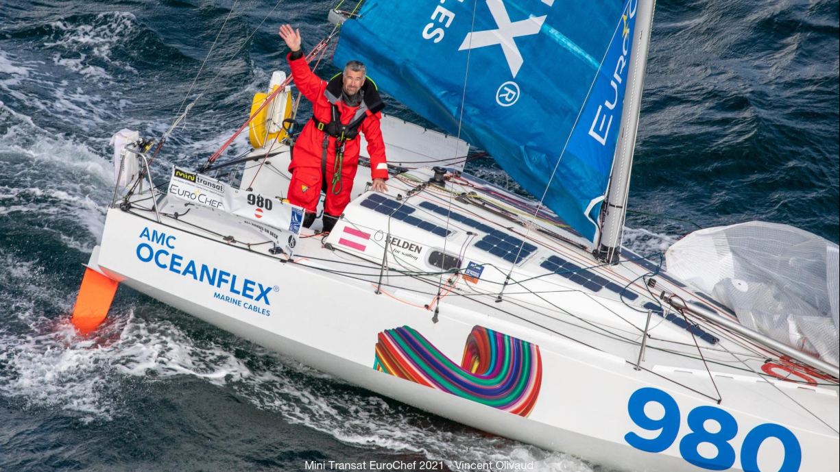 In seinem nur 6,5 Meter langen Boot namens „All Hands on Deck“ holte sich Christian Kargl mit seiner mutigen Entscheidung, einem Sturm zu trotzen, den zweiten Platz. (Bild: Mini-Transat Euro-Chef/Vincent Olivaud)