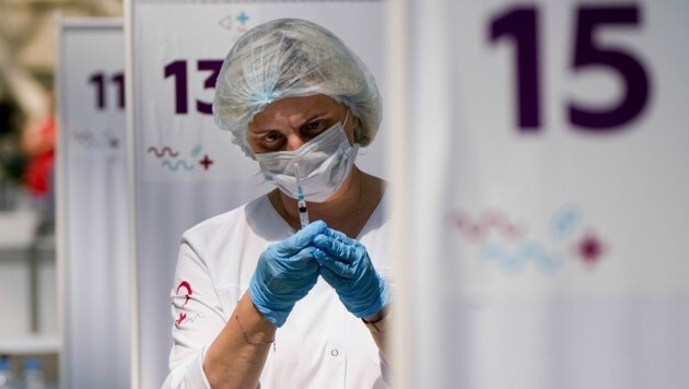 Ein großes Impfzentrum in Gostiny Dvor (Bild: Associated Press)