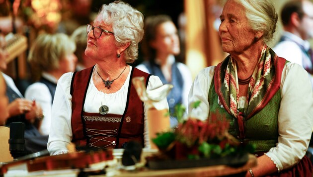 Ehrengäste: die Preisträgerinnen der ersten silbernen Amsel. (Bild: Gerhard Schiel)