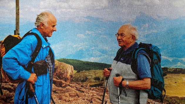 Oft waren Paul Ladurner (li.) und Reinhold Stecher auf den Bergen gemeinsam unterwegs. Dabei entstanden zahlreiche schöne Gedichte. (Bild: repro LIEBL Daniel | zeitungsfoto.at)