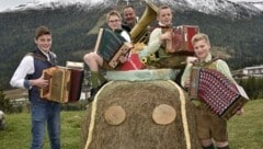 Musikumschüler aus Tamsweg beim Gasthof Bacher (Bild: Holitzky Roland)