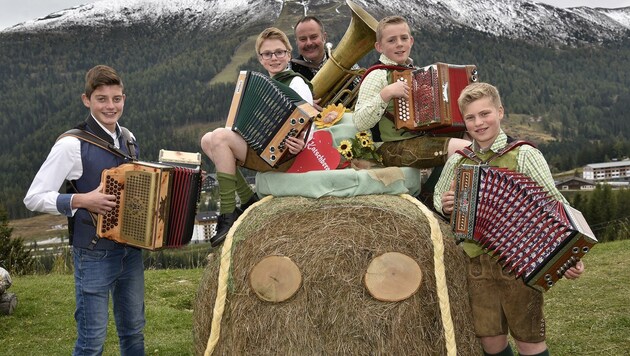 Musikumschüler aus Tamsweg beim Gasthof Bacher (Bild: Holitzky Roland)