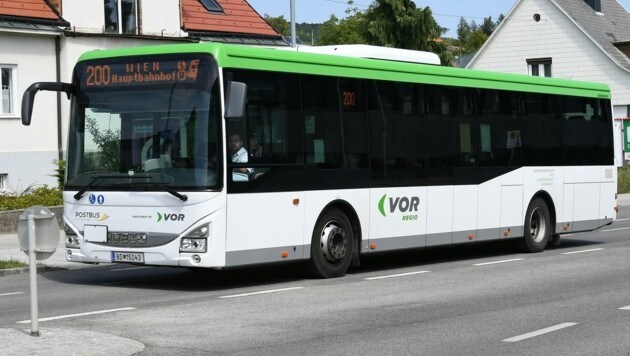 Mit dem Fahrplanwechsel halten die Busse des VOR auch wieder in der Hochwaldstraße an. (Bild: Huber Patrick)