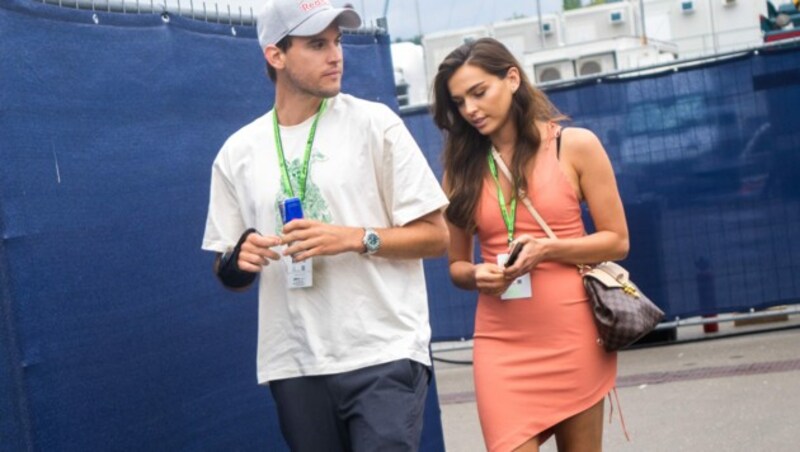 Dominic Thiem und Freundin Lili Paul-Roncalli im Juli 2021 beim Formel 1-GP von Österreich am Red Bull Ring in Spielberg (Bild: APA/GEORG HOCHMUTH)