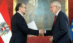Alexander Schallenberg wird von Bundespräsident Alexander Van der Bellen zum neuen Bundeskanzler ...
