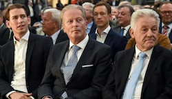 LH a. D. Josef Pühringer (re.) bei der Landtagswahl 2015 mit dem damaligen Vizekanzler Reinhold Mitterlehner (Mitte) und dem damaligen Außenminister Sebastian Kurz. (Bild: HARALD DOSTAL)