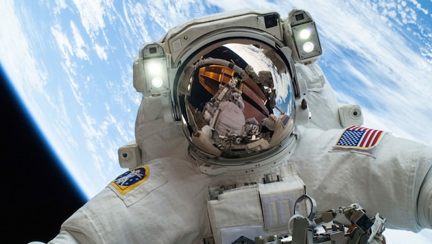 NASA-Astronaut Mike Hopkins bei einem Außeneinsatz auf der Raumstation ISS (Bild: APA/AFP/NASA)