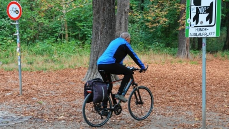 Auf frischer Tat ertappt: Rücksichtsloser Pedalritter in Wien Leopoldstadt (Bild: Zwefo)