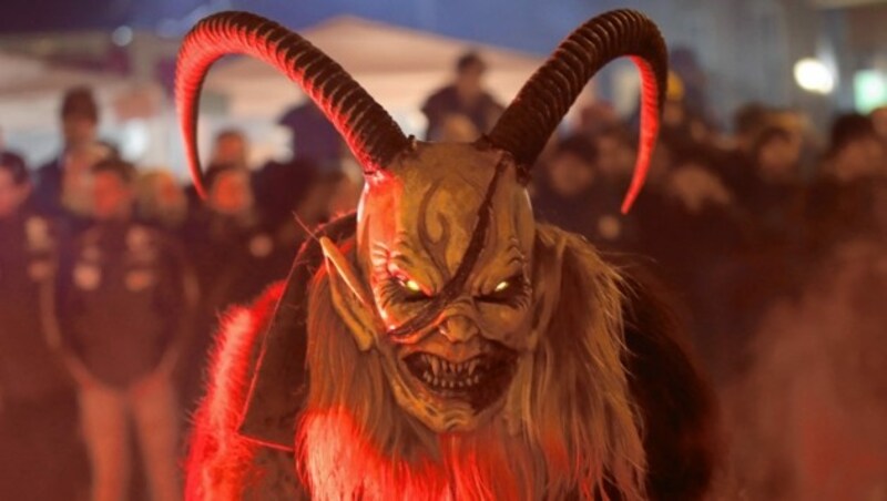 Zum Advent gehören auch Krampusläufe. Doch dieser Brauch scheint auch heuer wieder am seidenen Faden zu hängen. (Bild: Sepp Pail)