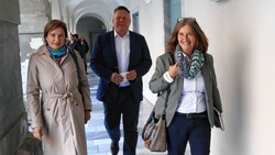 Judith Schwentner (Grüne), Michael Ehmann (SPÖ), Elke Kahr (KPÖ) (Bild: Christian Jauschowetz)