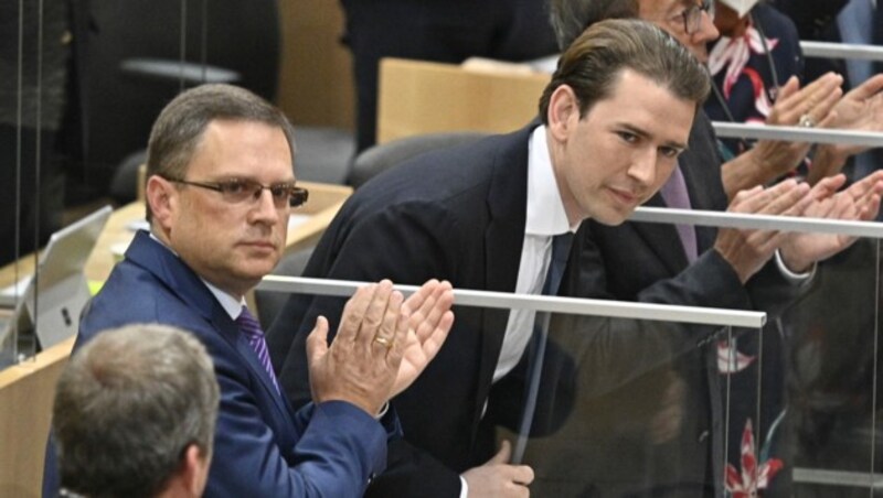 Seine Partei applaudierte bei Kurz' Angelobung, die anderen entgegen der Gepflogenheiten im Parlament nicht. (Bild: APA/Hans Punz)