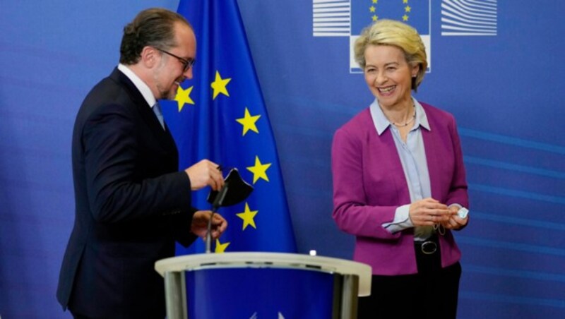 Gute Laune herrschte beim Treffen mit Ursula von der Leyen. (Bild: AP)