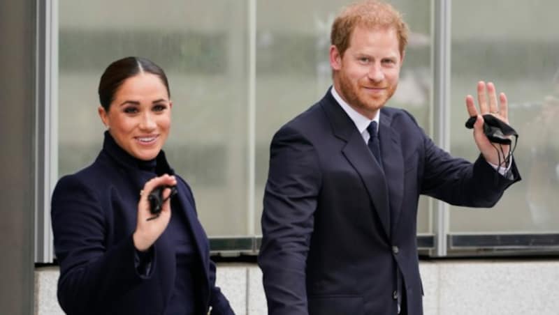 Prinz Harry und seine Frau Meghan hatten sich im April 2020 von ihren royalen Pflichten zurückgezogen. (Bild: APA/AP Photo/Seth Wenig)