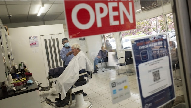 Die Menschen in der australischen Hauptstadt Canberra dürfen nun wieder zum Friseur gehen. (Bild: AP)