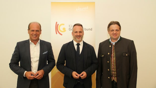 Die neuen Präsidenten des Kärntner Gemeindebundes: Christian Poglitsch, Günther Vallant, Gerhard Altziebler. Das Trio plant saftige Gagenerhöhungen für sich und ihre bürgermeisterlichen Amtskollegen im Land. (Bild: KGB)