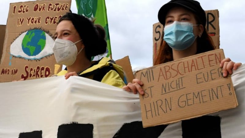 Während die Parteien in Berlin Gespräche über die Bildung der Ampel-Koalition führten, demonstrierten Klimaaktivisten. (Bild: AFP)