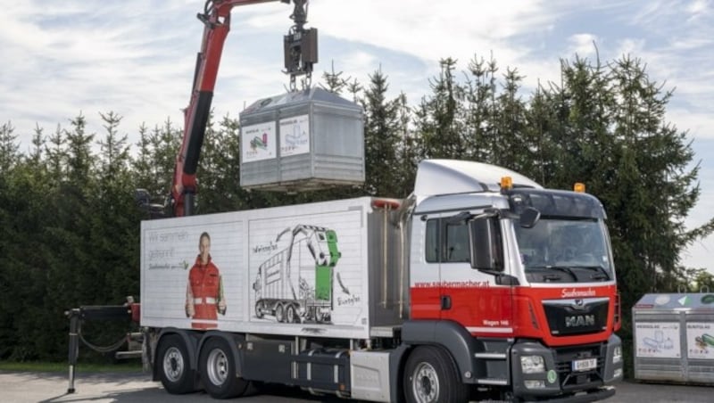 Überfüllte Altglas-Container werden verhindert, der Behälter „meldet“ selbst, wann er abgeholt werden muss. (Bild: Robert Sommerauer)