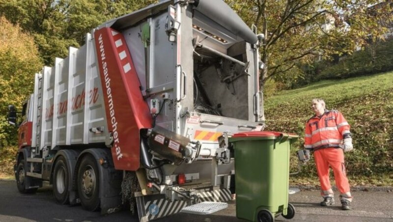 Der Müllwagen der Zukunft spürt sogenannte Fehlwürfe in den Mistkübeln auf. Mittels Hightech-Sensoren und Kameras werden die Abfall-Sünder ertappt. (Bild: Robert Sommerauer)